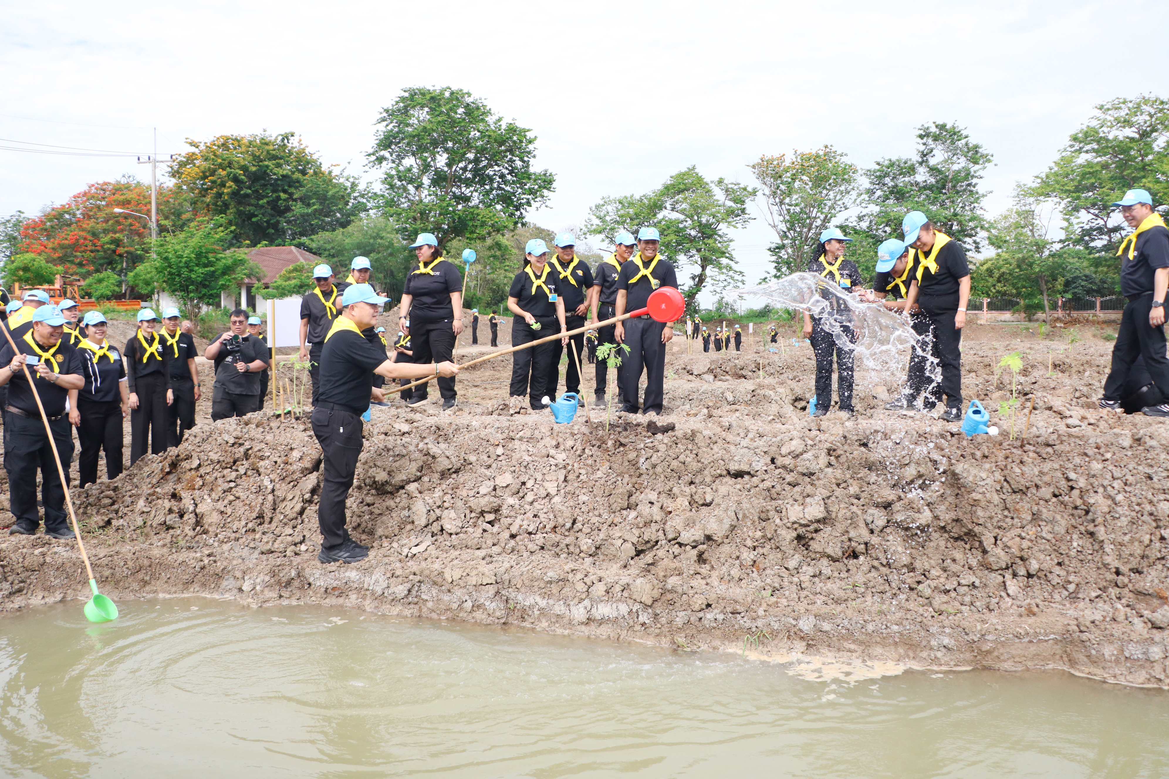 title - ส.ป.ก. ร่วมกิจกรรมโครงการจิตอาสาพัฒนาด้านการเกษตร กษ. เฉลิมพระเกียรติสมเด็จพระนางเจ้าฯ พระบรมราชินี เนื่องในโอกาสมหามงคลเฉลิมพระชนมพรรษา 4 รอบ 3 มิถุนายน 2569